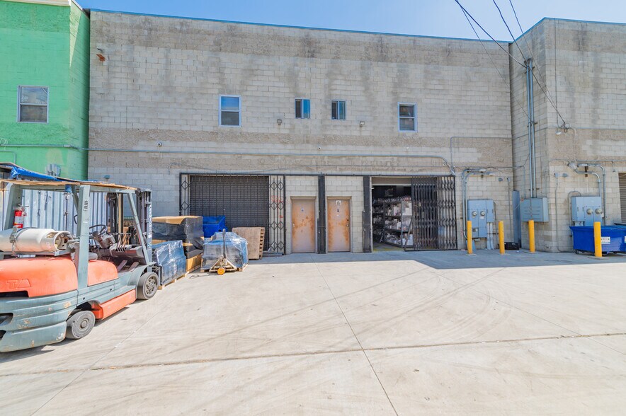 More Photos Of 462-472 E 4th St, Los Angeles General Retail For Sale