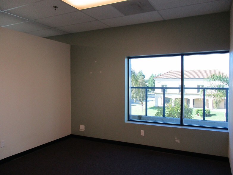 More Photos Of 4517 Market St, Ventura Light Distribution For Lease