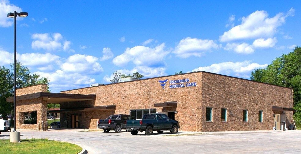 Primary Photo Of 812 US Highway 271 N, Gilmer Medical For Sale
