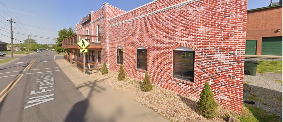 More Photos Of 122 W Franklin St, Gallatin Restaurant For Lease