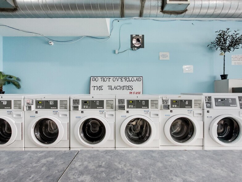 More Photos Of 443 Wentworth St N, Hamilton Storefront Retail Residential For Sale