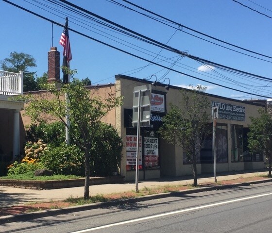 More Photos Of 123-127 Merrick Rd, Amityville Storefront For Lease