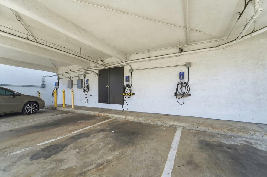 More Photos Of 6036 Cadillac Ave, Los Angeles Multifamily For Sale