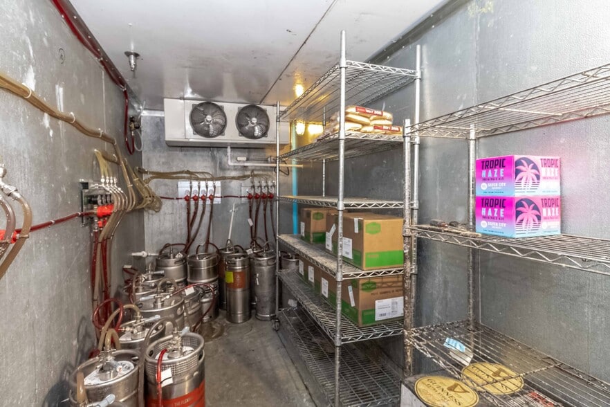 More Photos Of 536 4th St, Bremerton Storefront For Sale