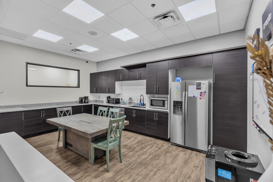 More Photos Of 8155 E Indian Bend Rd, Scottsdale Office For Sale