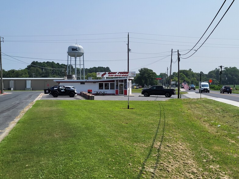 Primary Photo Of 100 Delaware Ave, Hurlock Restaurant For Sale