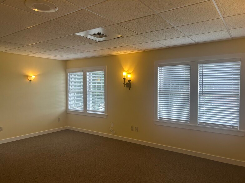 More Photos Of 413 Alfred Rd, Biddeford Office For Lease