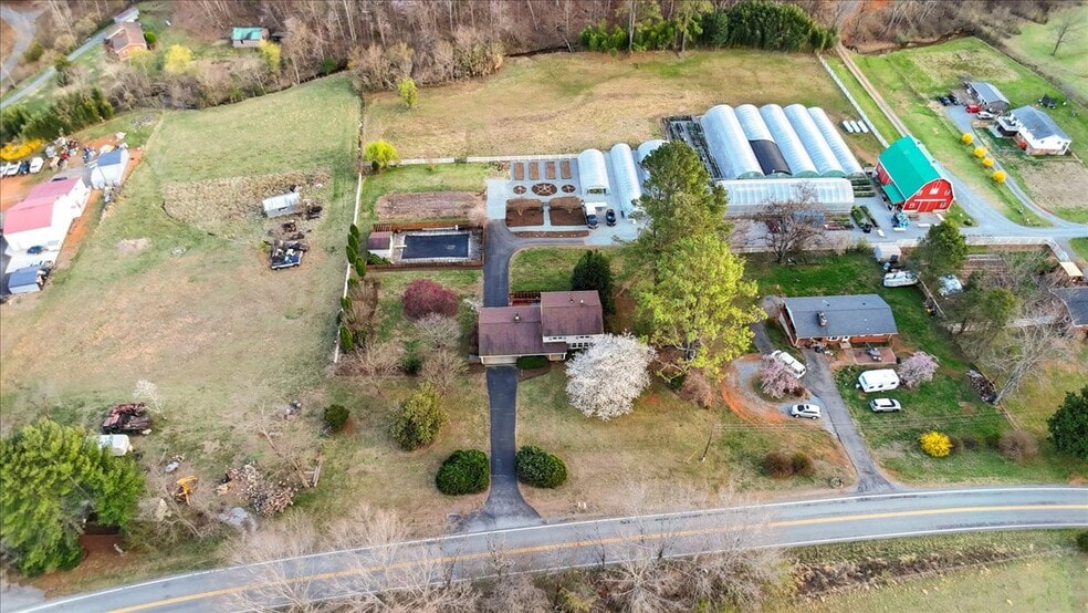 More Photos Of 1356 Coopers Cove Rd, Hardy Specialty For Sale