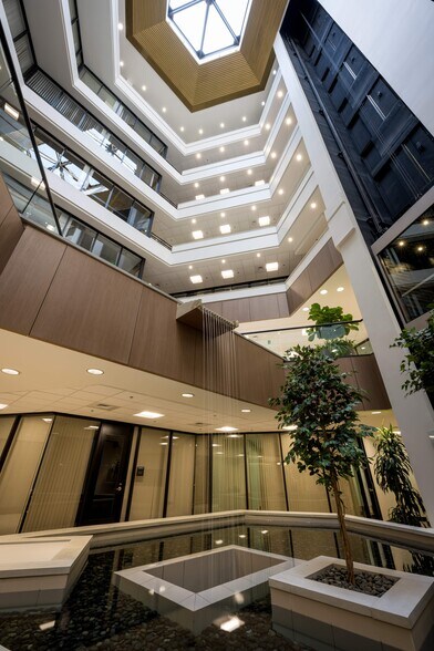 More Photos Of 5295 S Commerce Dr, Salt Lake City Office For Lease