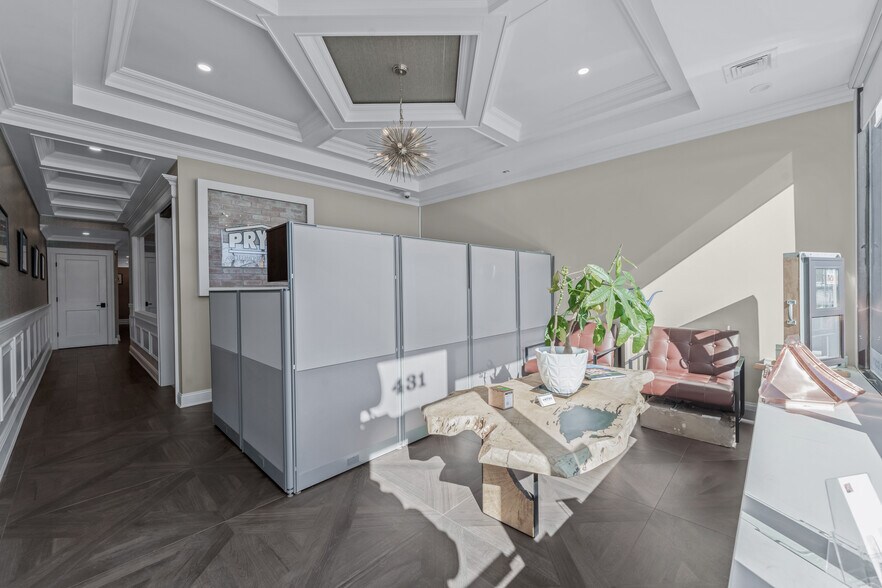 More Photos Of 431 Hempstead Ave, West Hempstead Office For Lease