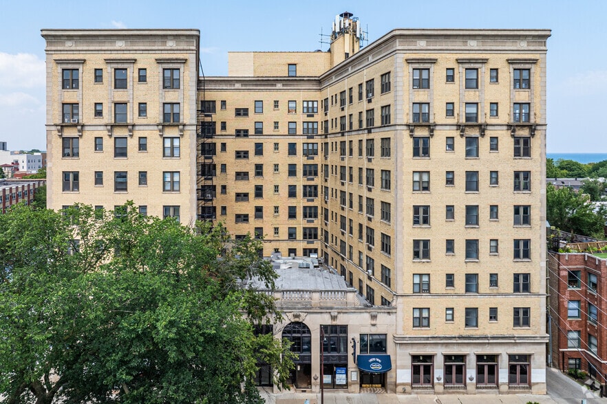 More Photos Of 6805 N Sheridan Rd, Chicago Apartments For Lease