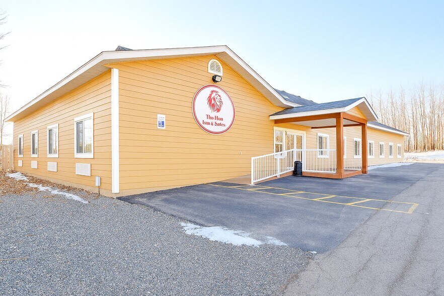 Primary Photo Of 5132 46th NE Ave, Chetwynd Hotel For Sale