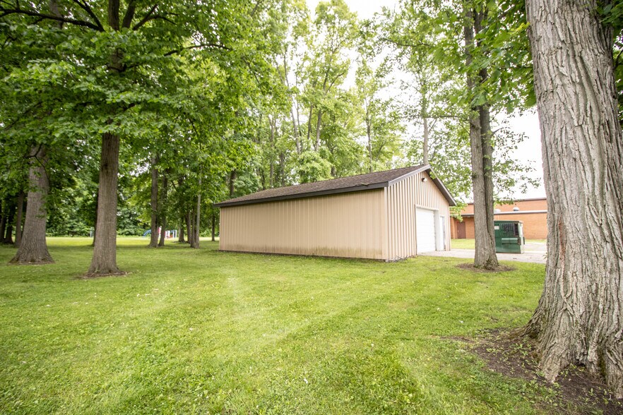 More Photos Of 11218 N Linden Rd, Clio Schools For Sale