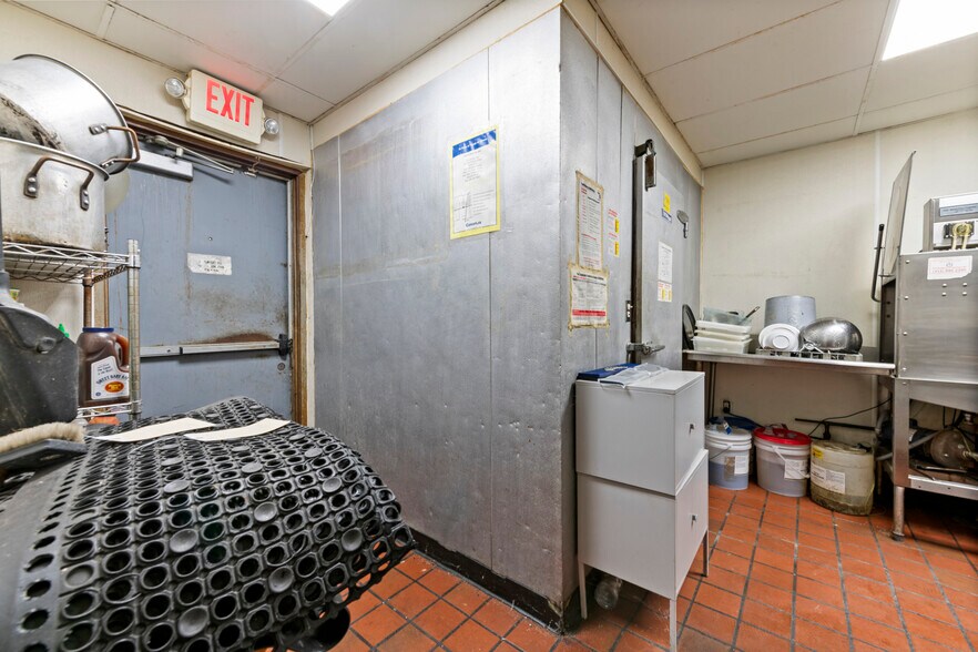 More Photos Of 1090 Rochester Rd, Troy Restaurant For Sale
