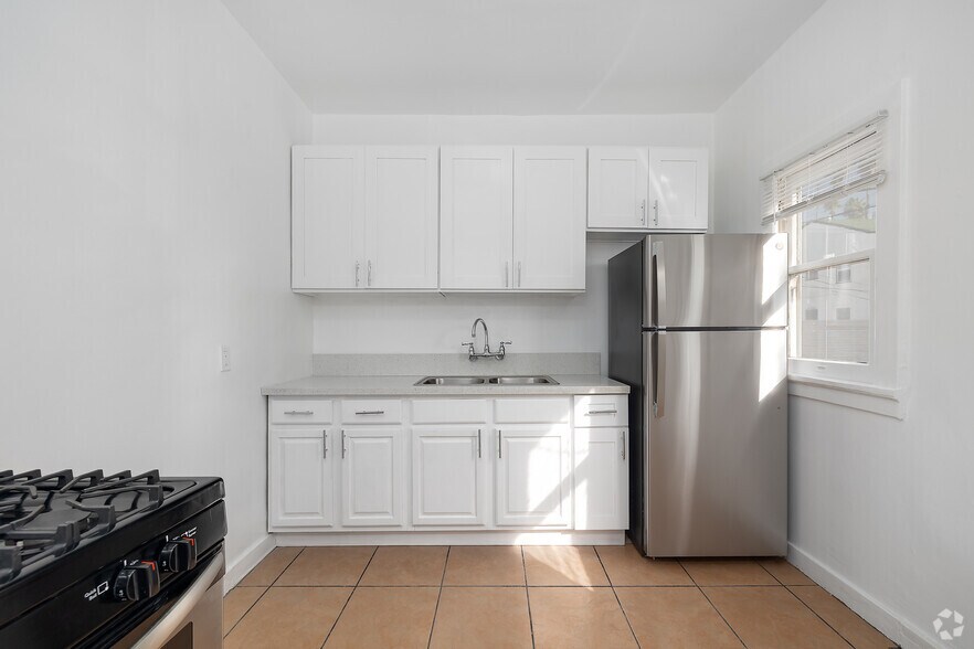 More Photos Of 100 N Kenmore Ave, Los Angeles Apartments For Sale