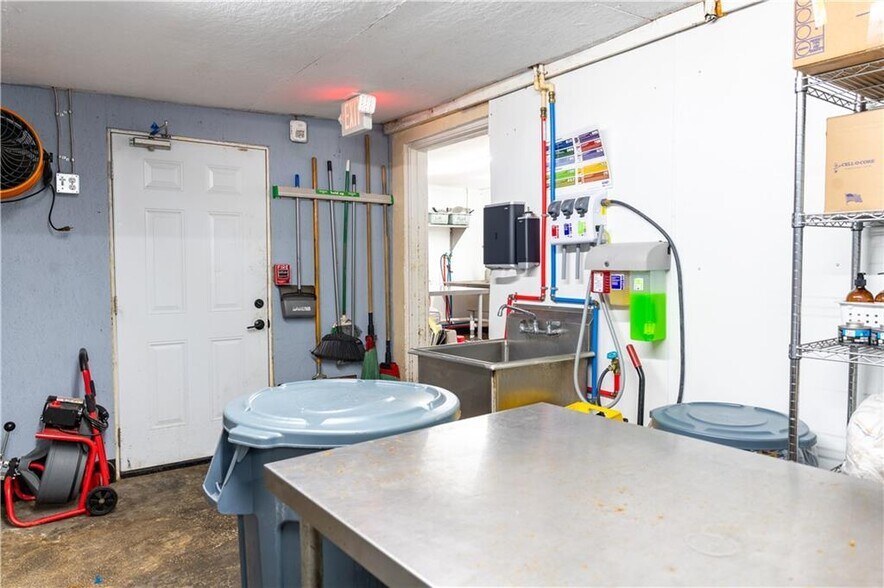 More Photos Of 3300 Norwich St, Brunswick Restaurant For Sale