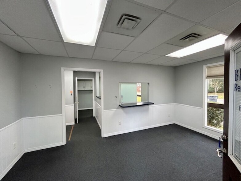 More Photos Of 45390 Green Ave, Callahan Office For Sale