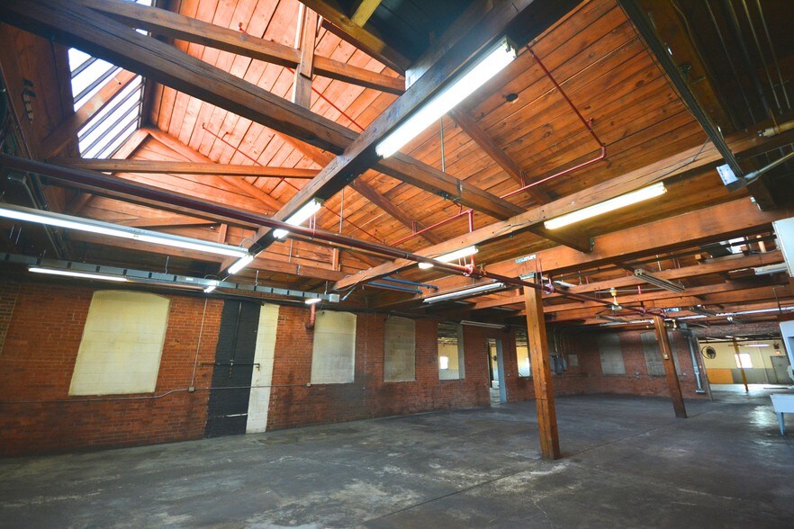 More Photos Of 168 Center St, Southington Industrial For Lease