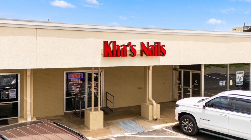 More Photos Of 600-612 E Main St, Uvalde Storefront For Lease