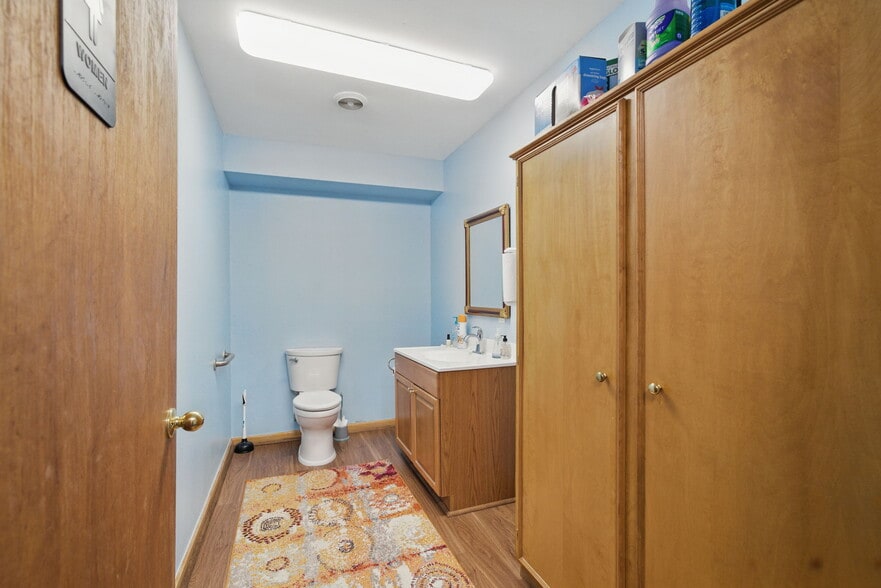 More Photos Of 421 Jones Rd, Highlands Warehouse For Lease