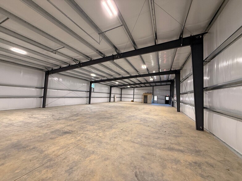 More Photos Of 347 Rymer Rd, Chatsworth Warehouse For Lease