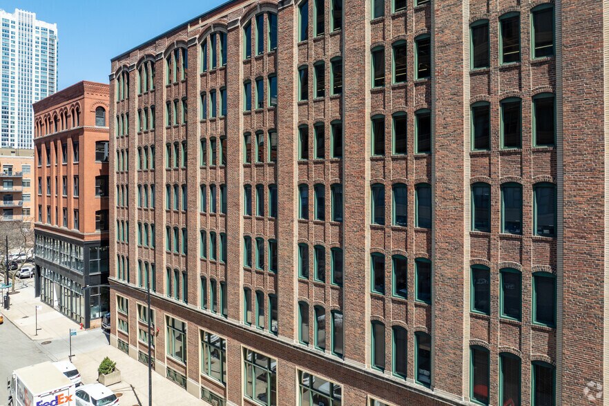More Photos Of 560-566 W Lake St, Chicago Loft Creative Space For Lease
