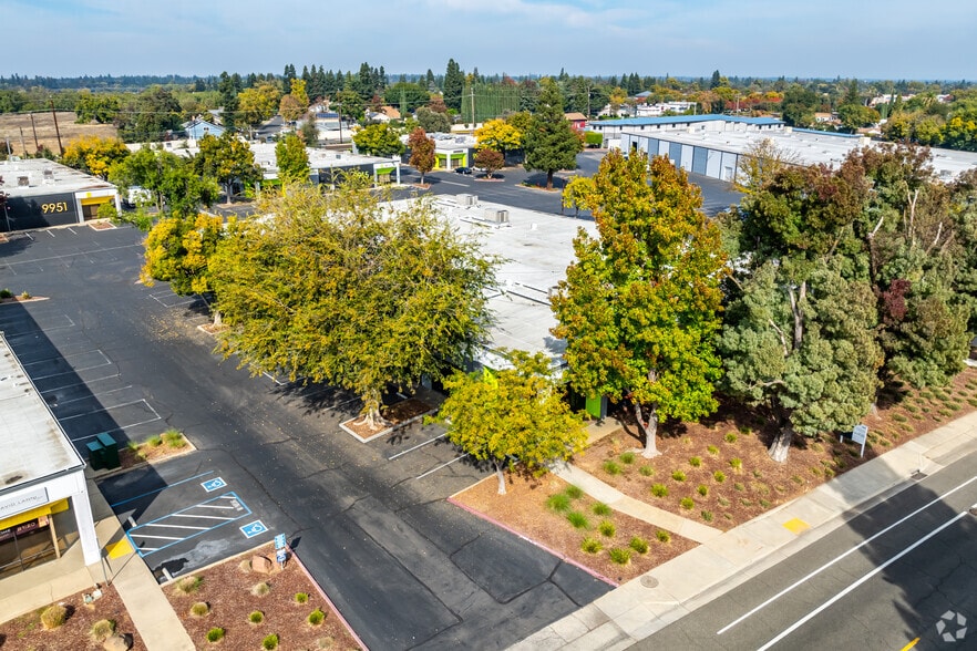More Photos Of 9961 Horn Rd, Sacramento Showroom For Sale
