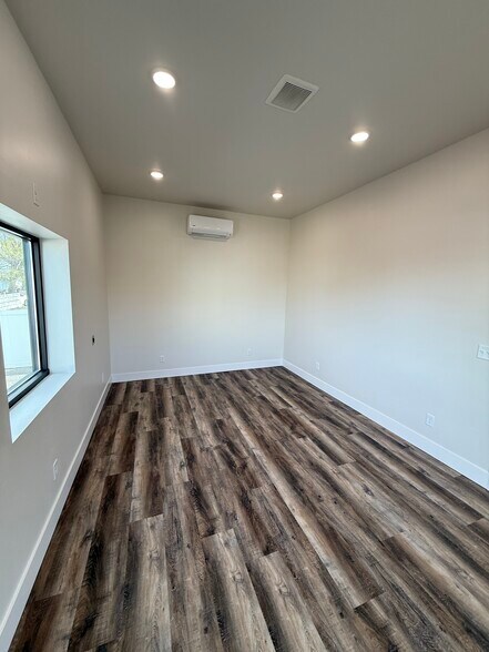 More Photos Of 328 Broadway Ave, Buhl Office For Lease