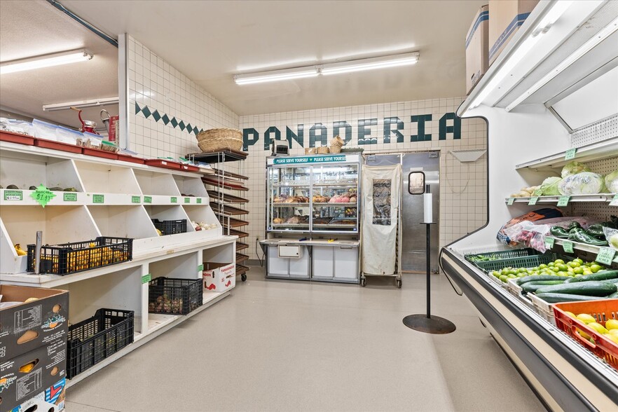 More Photos Of 10448 CA-99, Live Oak Supermarket For Sale