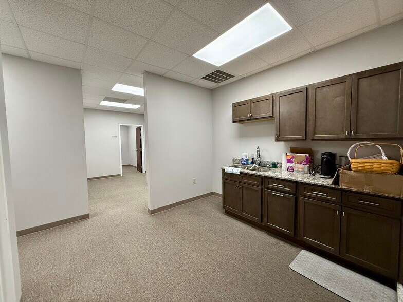 More Photos Of 142 Aqua Shed Ct, Aberdeen Flex For Lease