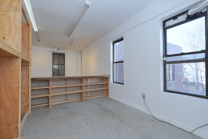 More Photos Of 225 34th St, Brooklyn Light Manufacturing For Lease