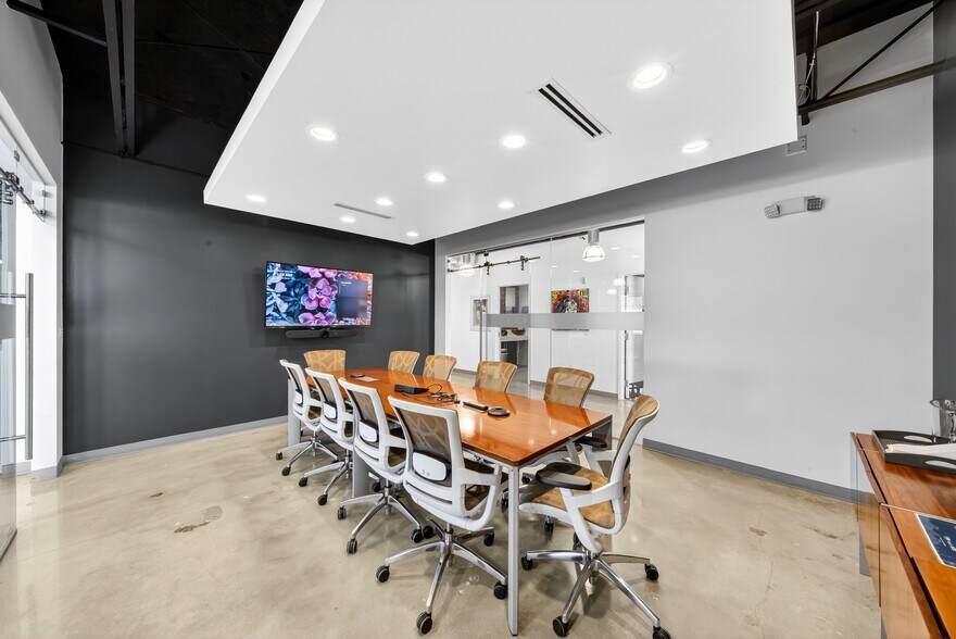 More Photos Of 7630 Biscayne Blvd, Miami Office For Lease