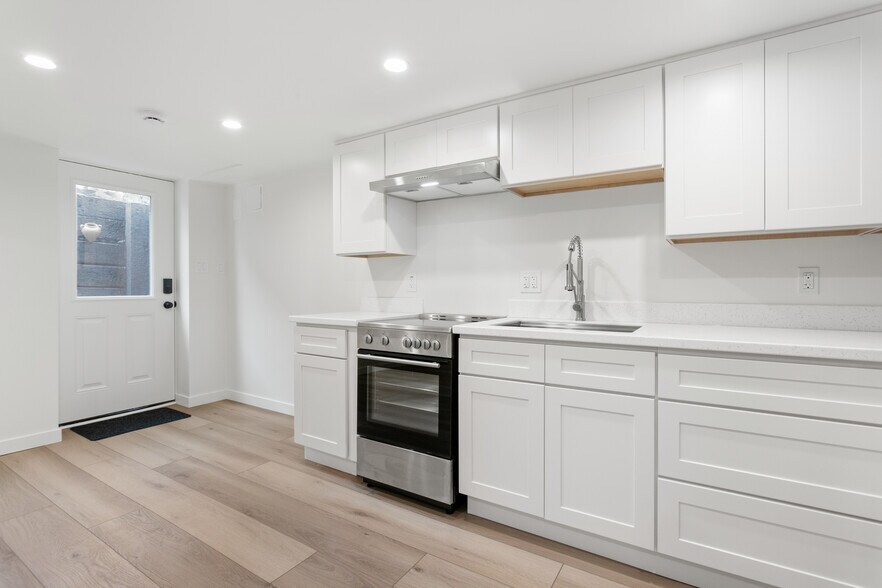 More Photos Of 418 Dewey St, Oregon City Multifamily For Sale