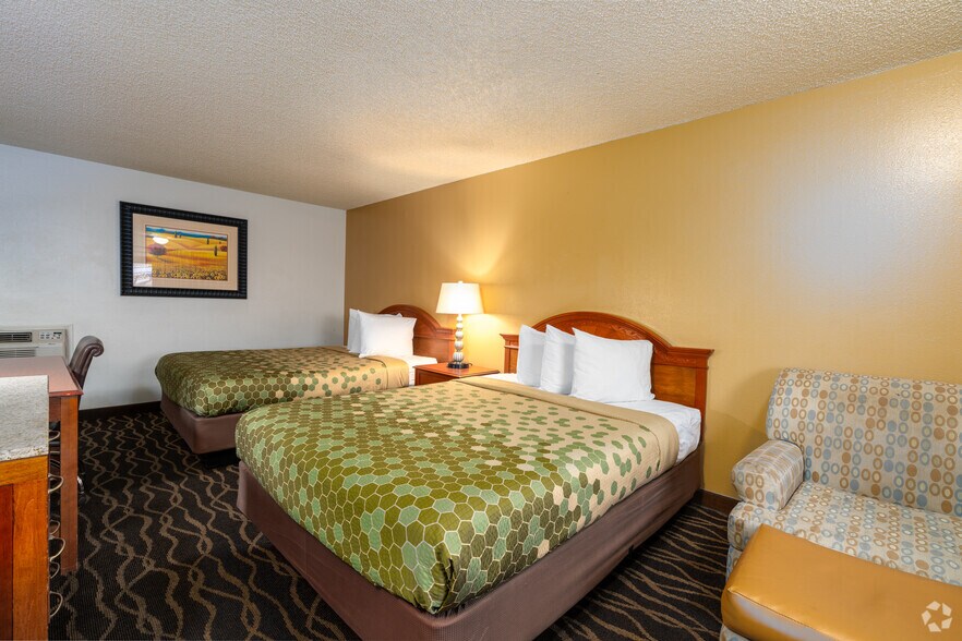 More Photos Of 408 Yakima Valley Hwy, Sunnyside Hotel For Sale