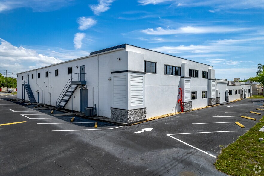 More Photos Of 2401 72nd St N, Saint Petersburg Manufacturing For Sale