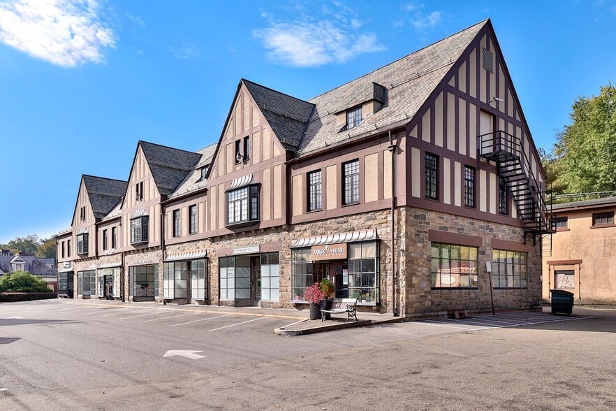 More Photos Of 233 Route 17, Tuxedo Park Freestanding For Lease
