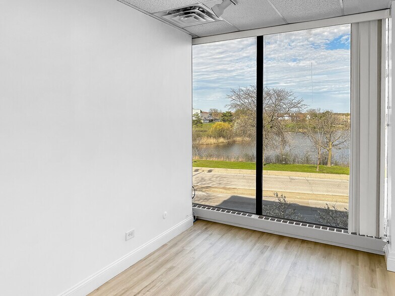 More Photos Of 62 Orland Square Dr, Orland Park Office For Sale