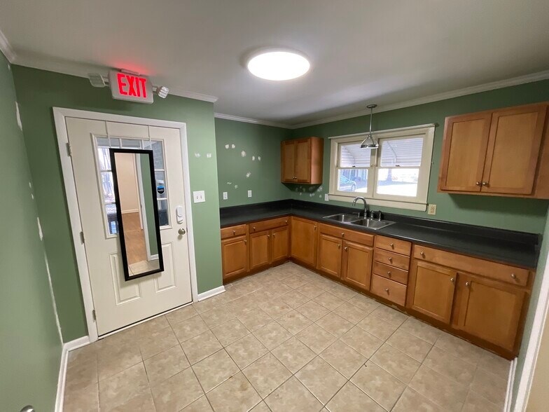 More Photos Of 710 Gaines School Rd, Athens General Retail For Sale