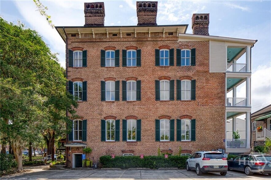 More Photos Of 109 W Liberty St, Savannah Hospitality For Sale