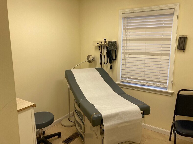 More Photos Of 531-535 W Main St, Norwich Medical For Sale