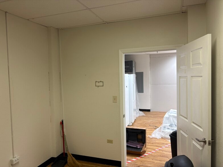 More Photos Of 400 Hobron Ln, Honolulu Apartments For Sale