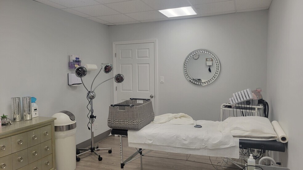 More Photos Of 365 Broadway, Amityville Medical For Lease