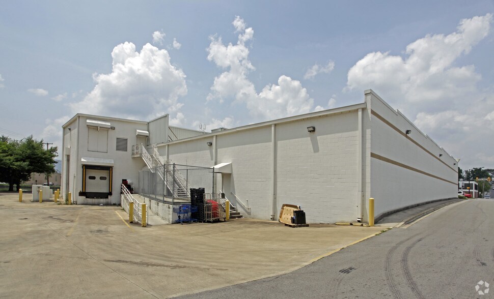 More Photos Of 319 Chickamauga Ave, Rossville Supermarket For Lease