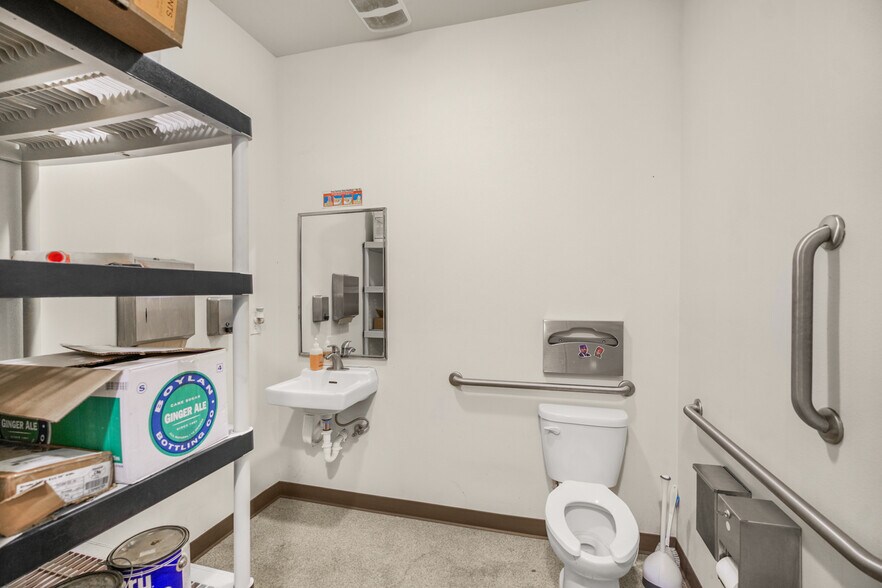 More Photos Of 421 C St, Washougal Warehouse For Sale