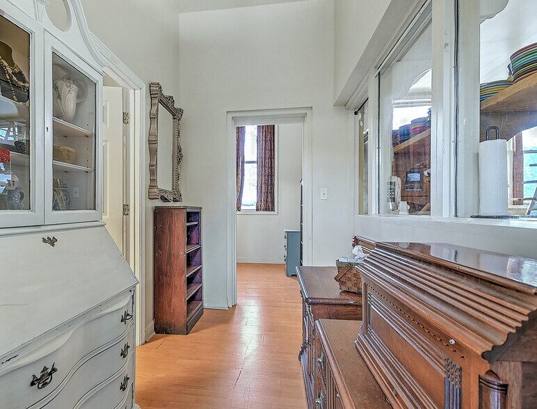 More Photos Of 19407 Bethel Rd, Abingdon Flex For Sale