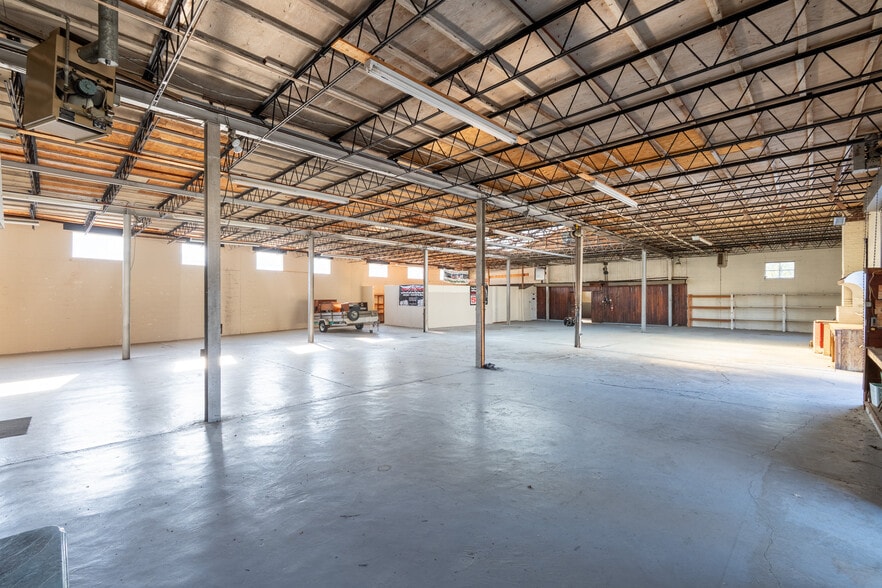 More Photos Of 1900 Kirkwood Hwy, Wilmington Freestanding For Lease