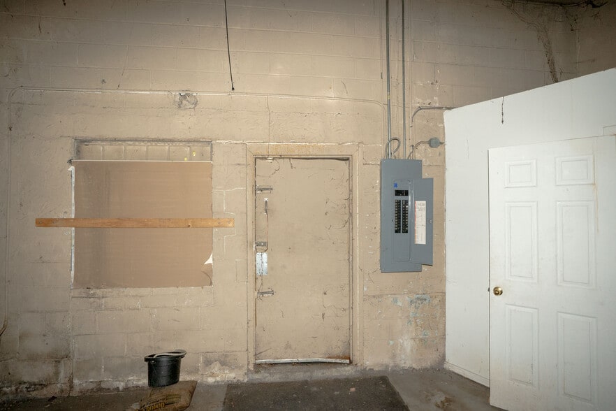 More Photos Of 14049-14051 Gratiot Ave, Detroit Storefront Retail Office For Sale