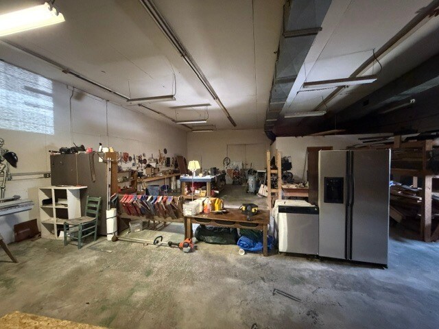 More Photos Of 68 Circle Dr, Marion Light Manufacturing For Sale