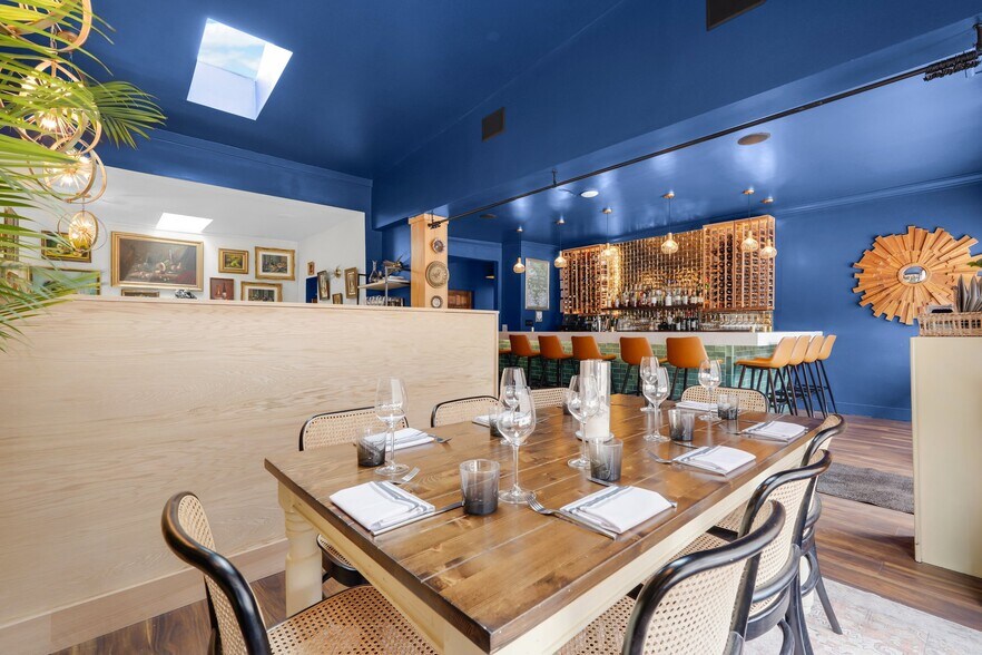 More Photos Of 2312 Abercorn St, Savannah Storefront Retail Residential For Sale