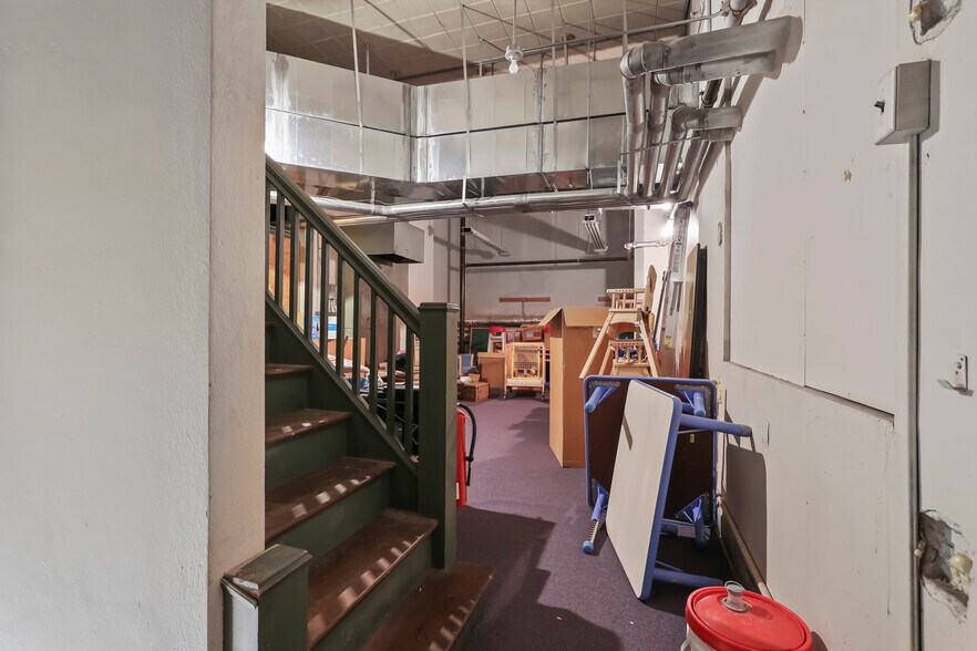 More Photos Of 1631 Main St, Niagara Falls Industrial For Sale